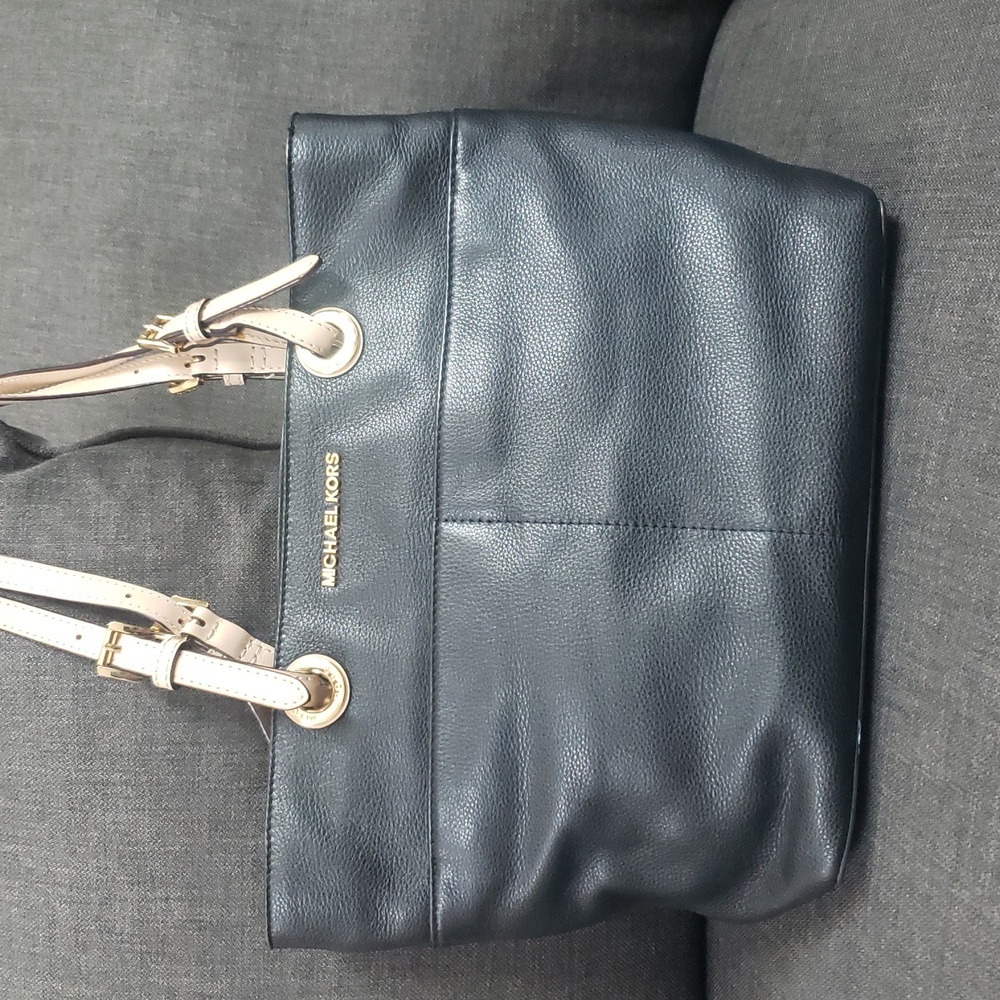 GUC Michael Kors Bedford Medium Pebbled Leather Tote-Black